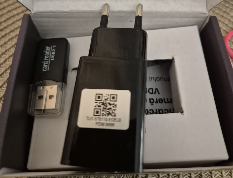 Incarcator cu camera ascunsa