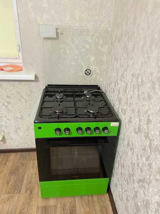 Продам газ плиту новую