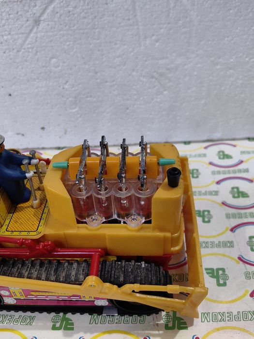 Стара ламаринена играчка от 70те