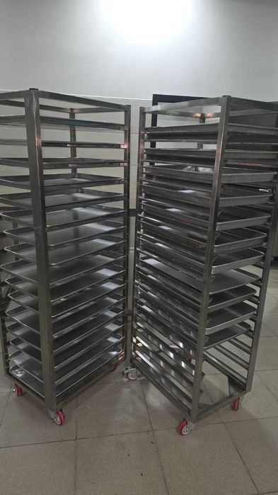 Продам стеллажи для кафе