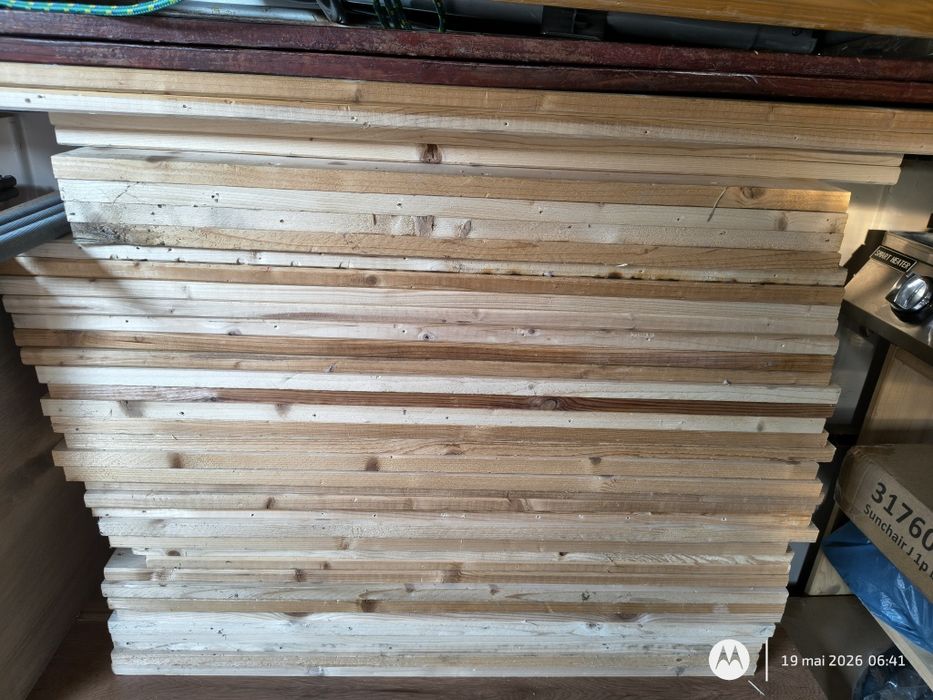 Polița lemn rășinoase  70x25 și 80x25. . 35 bucăți.