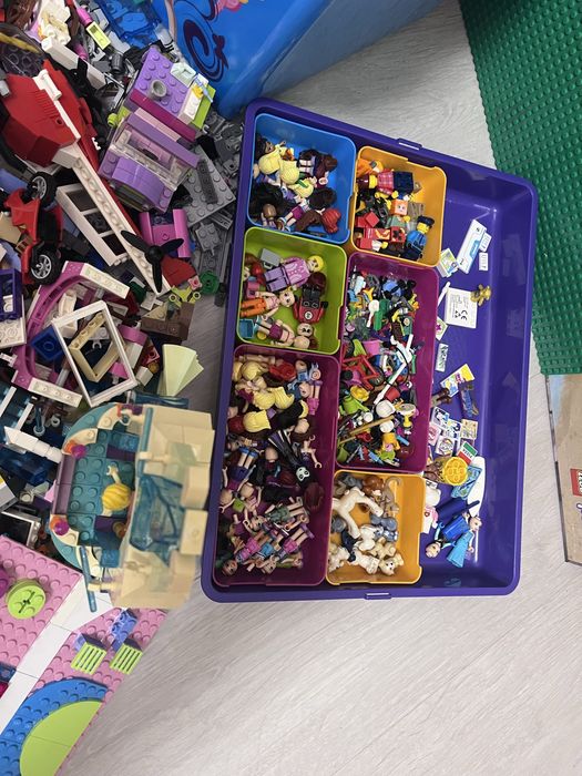 Piese Lego vrac + cutie depozitare + plansa cu doua fete Lego