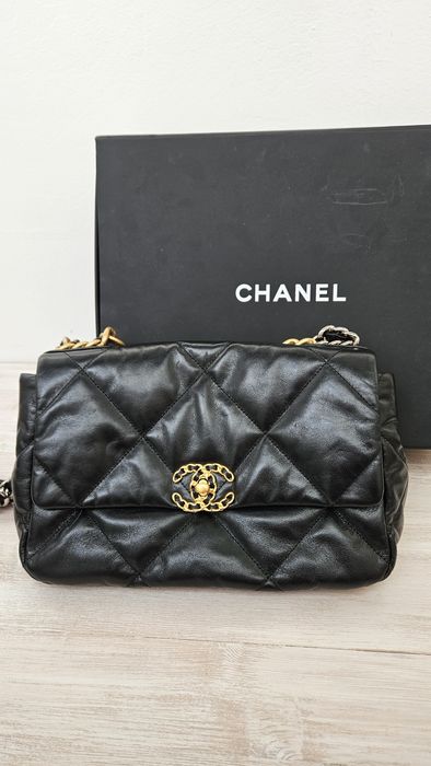 Chanel 19 handbag