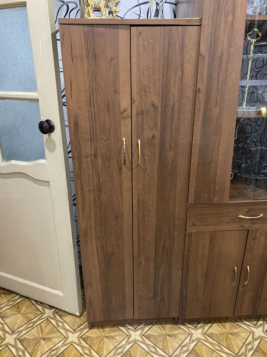 Шкаф в гостиную, состоит из 3 шкафов