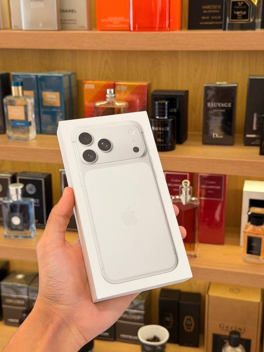 iPhone 17 Pro Max 256GB E-Sim Silver Yangi