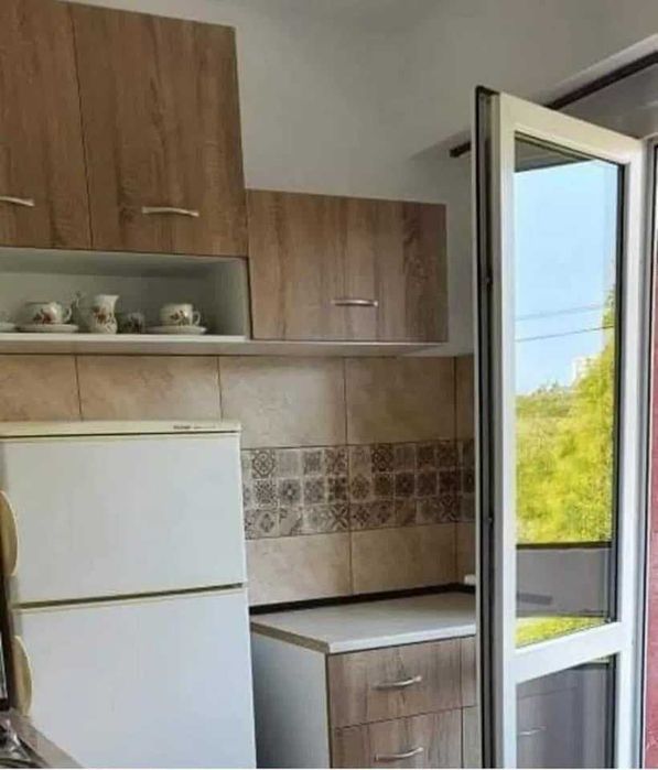 Дава се под наем Двустаен апартамент в Бургас, Възраждане - 60 кв.м за 215 € - Снимка #2