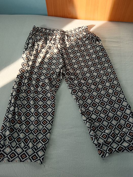 Vând Pantaloni 3/4 Dama Mărimea XL Noi