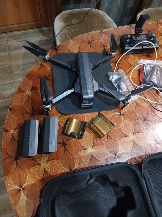 Дрона в с обхват 1500 м три батерии койро издържат полвт 28 мин  допълнителни антени са по добър сигнал