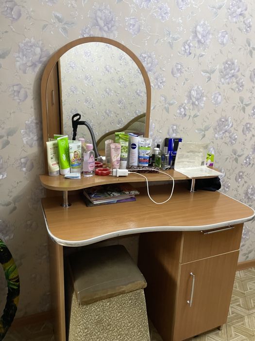 Продам спальный гарнитур