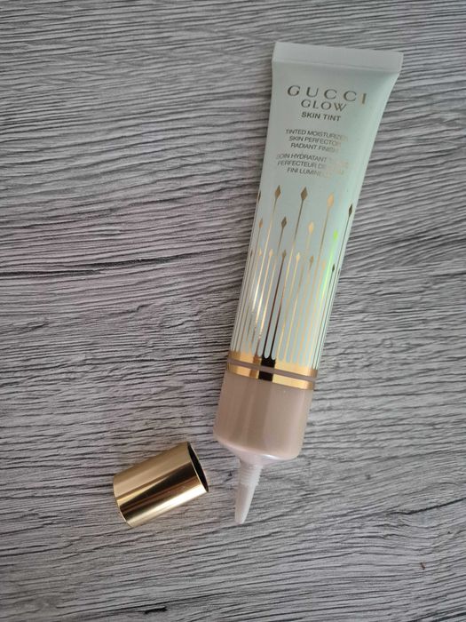 Нов Gucci Beauty Beauty Glow Skin Tint Moisturizer - 24 Fair Medium