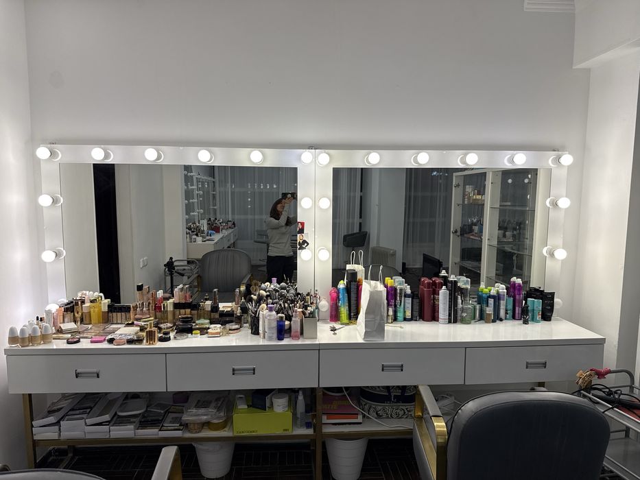 Продам мебель в офис  стол мэйкапера