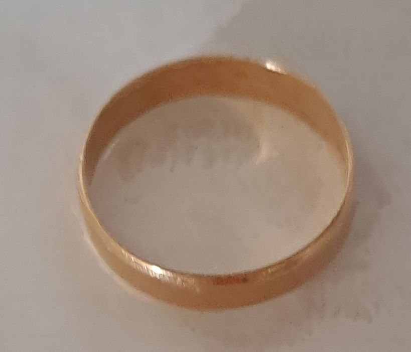 Продам  золотое кольцо