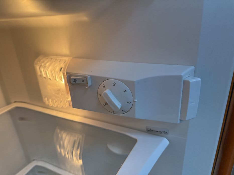 Ретро хладилник и фризер Gorenje.