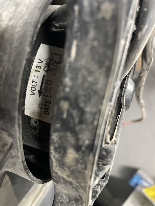 Вентилятор охлаждения от жентры большой. Не дополнительный