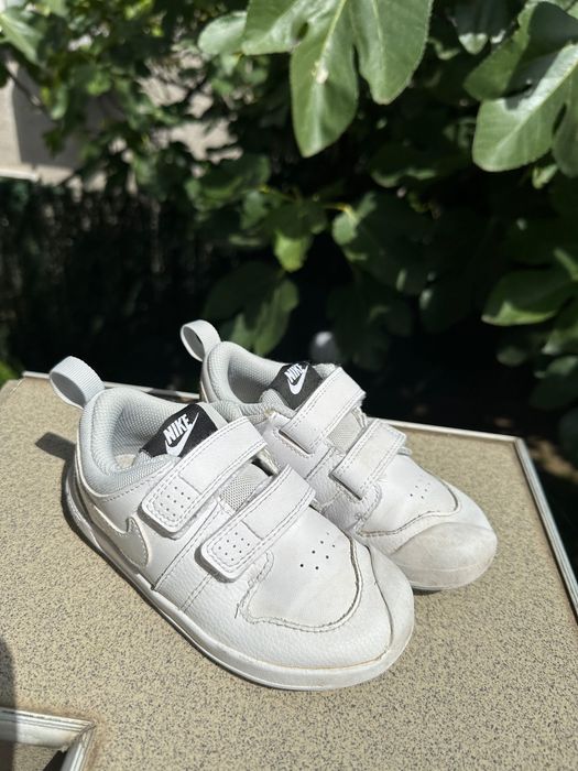 Детски бели обувки Nike 26
