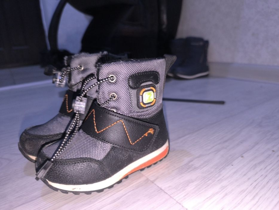 Продается детская обувь