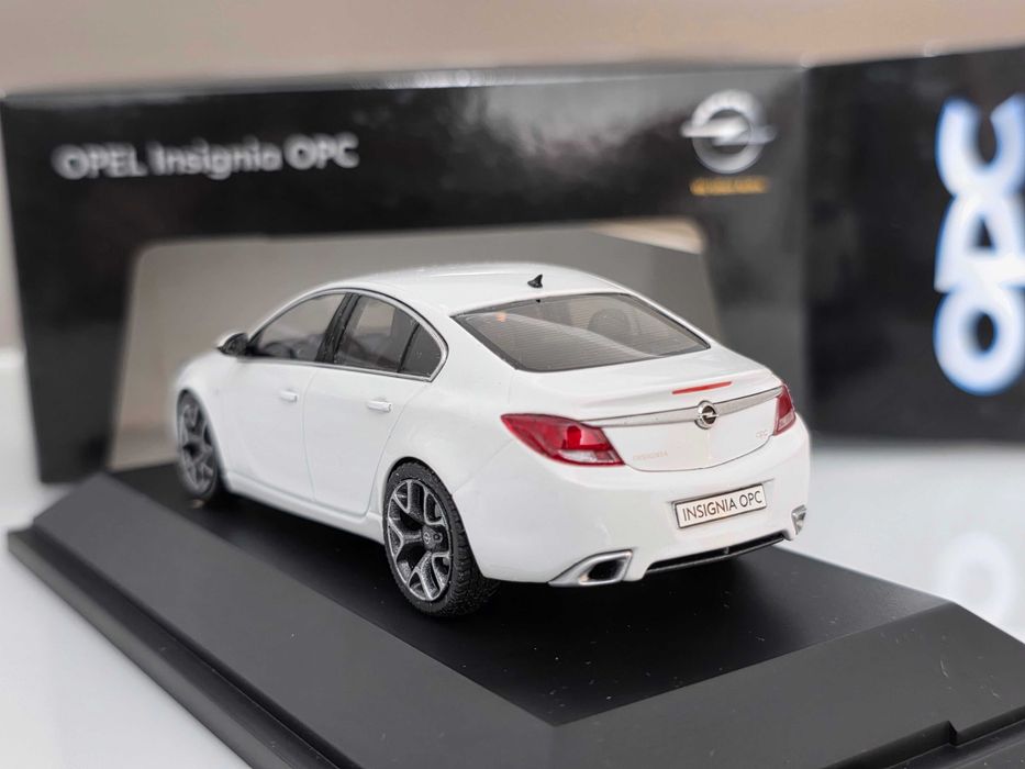 Macheta Auto 1/43 Schuco Dealer Edition Opel Insignia OPC