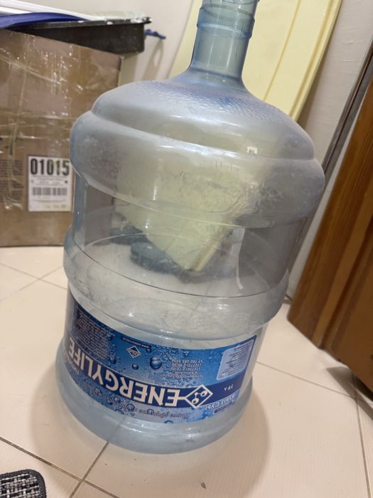 Продам бутылку 19л