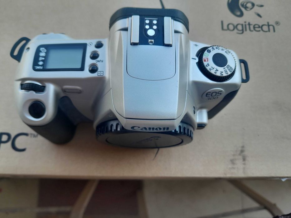 Продавам фотоапарат Canon EOs 300