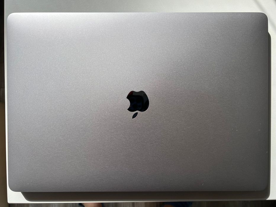 MacBook Pro 16” 2019 1TB SSD 2.4 GHz i9 64GB RAM Radeon Pro 5500