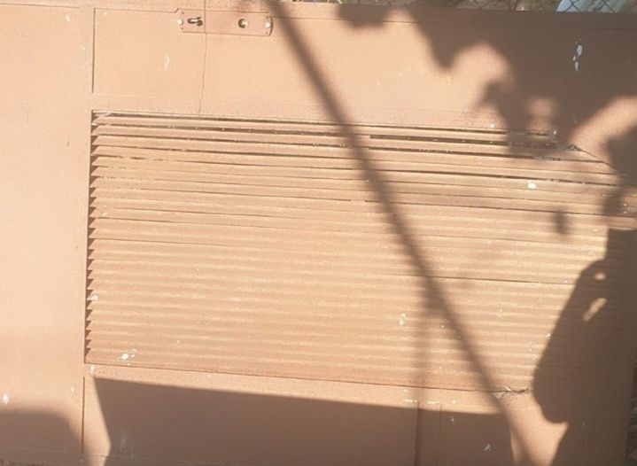 Vând poată din fier