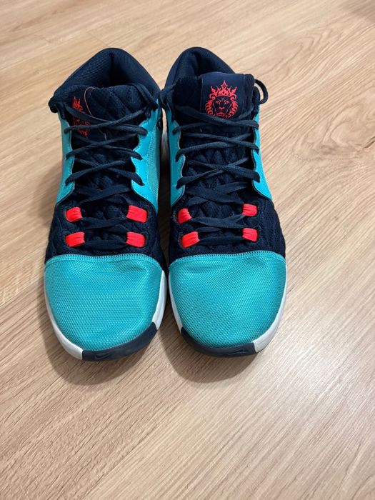 Мъжки баскетболни маратонки Lebron Witness VII