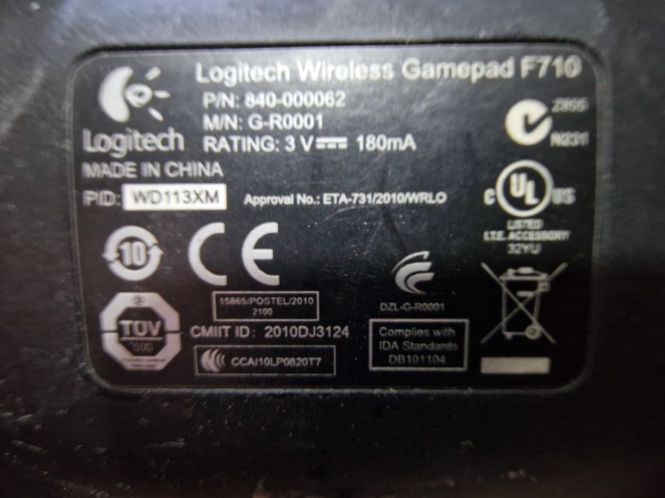 Игровой контроллер Logitech Gamepad F710 джойстик