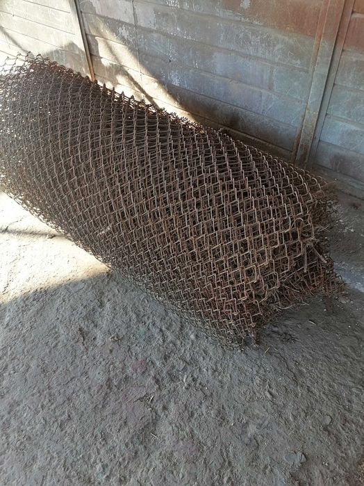 Plasa împletită de gard