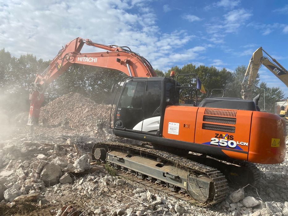 Excavatoare disponibile pentru inchirere