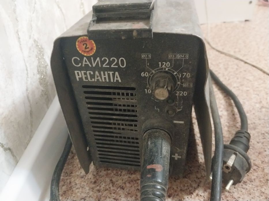 Продам сварочный аппарат Ресанта 220А