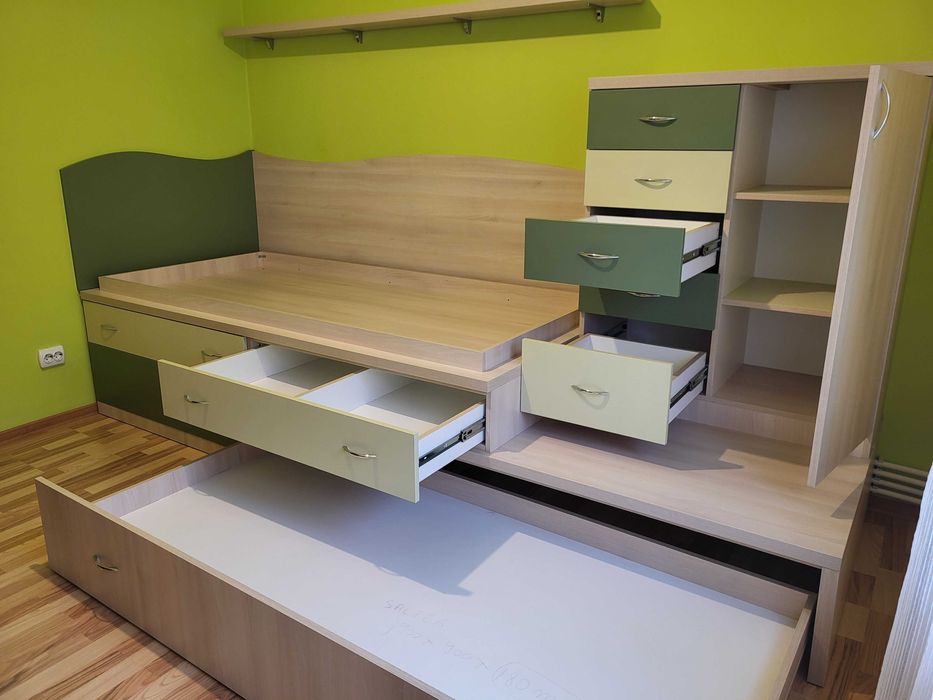 Dormitor complet  copii: pat (uri), dulapuri, birou, scaun