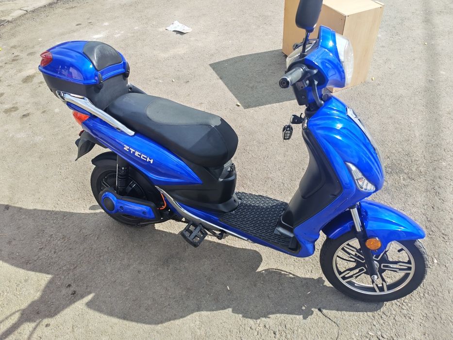 vand scuter electric cu carte c.i.v