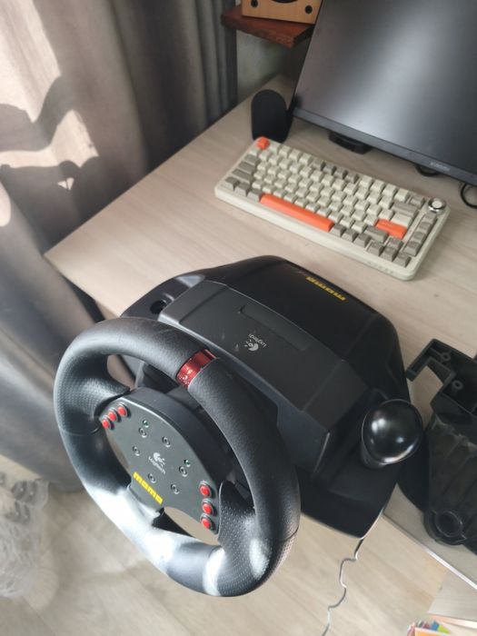 Игровой руль Logitech momo racing