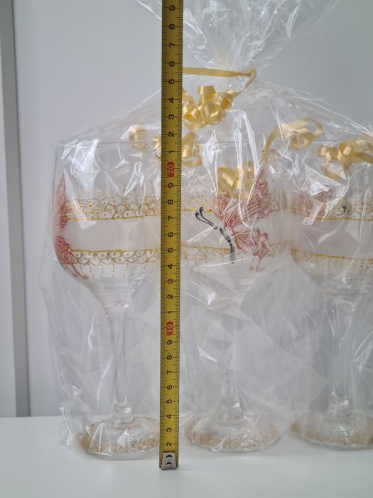 Комплект ръчно рисувани чаши за вино