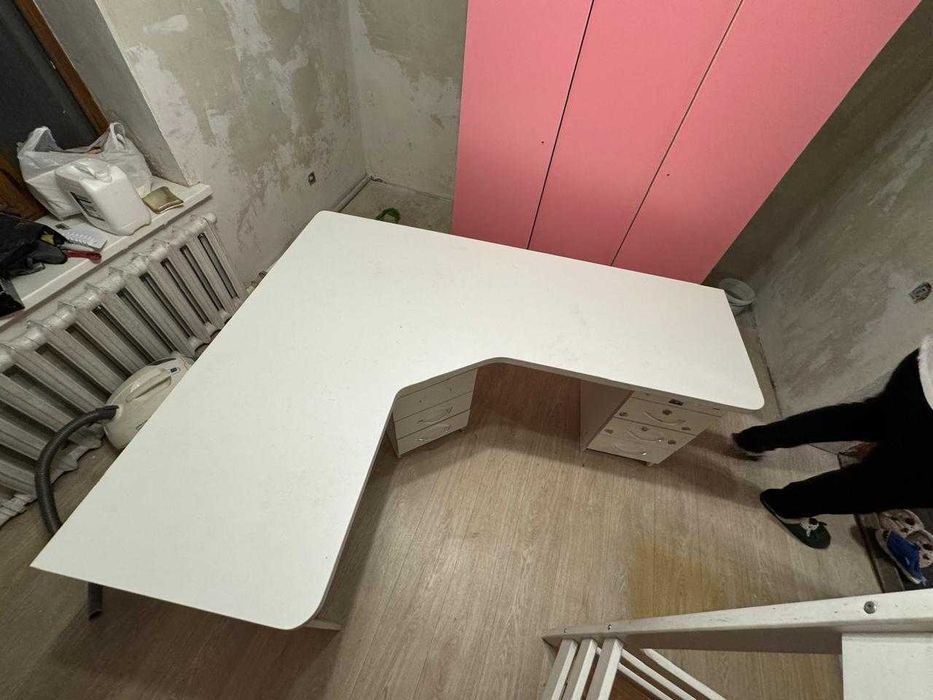 Продам стол письменный угловой