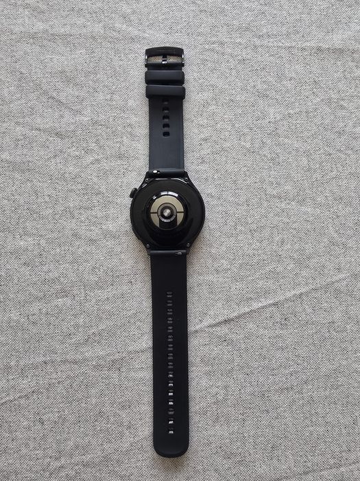 Huawei watch 4 .