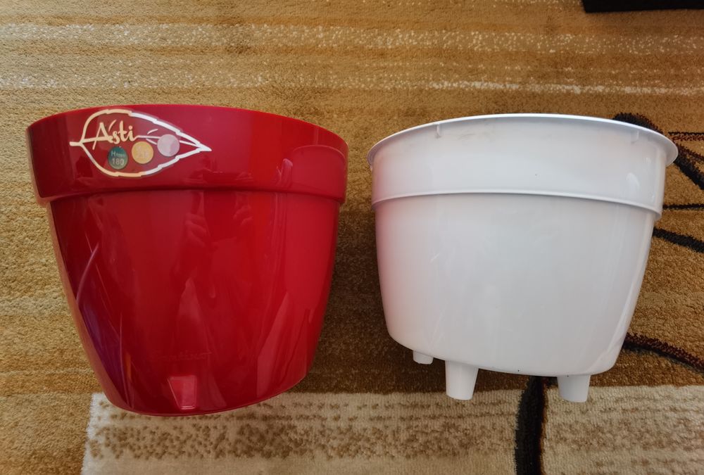 Ghiveci din plastic Asti, cu sistem de auto-udare, rosu-alb 23.5cm