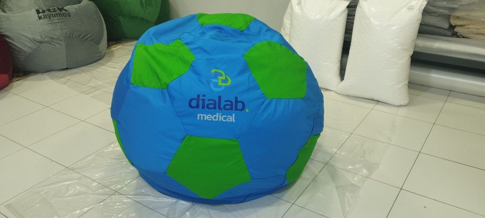 Бин-беги в форме мяча для настоящих фанатов футбола