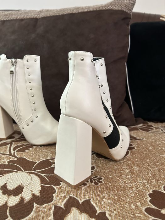Botine noi 38 albe