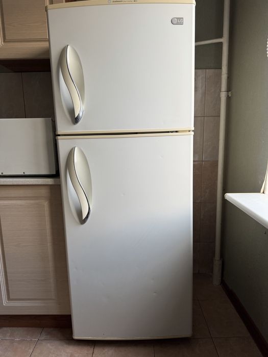 Холодильник LG б/у.
