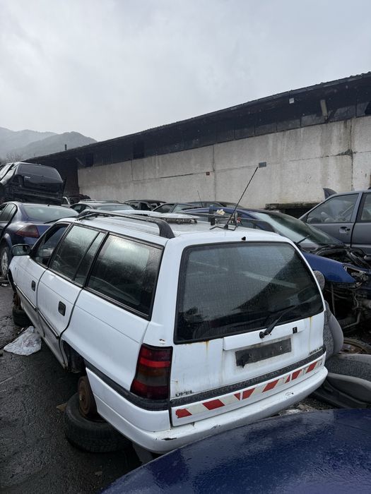 Опел Астра Ф комби НА ЧАСТИ