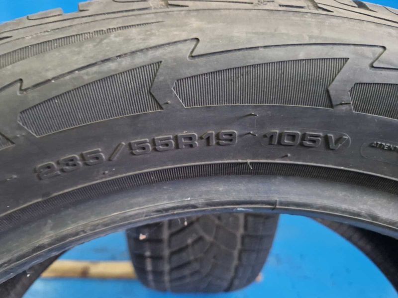 2 Goodyear R19 235/55
зимни гуми DOT4118