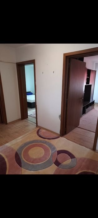 Apartament cu 3 camere de închiriat
