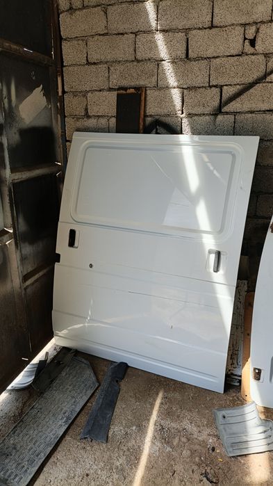 Боковая и задняя дверь газели