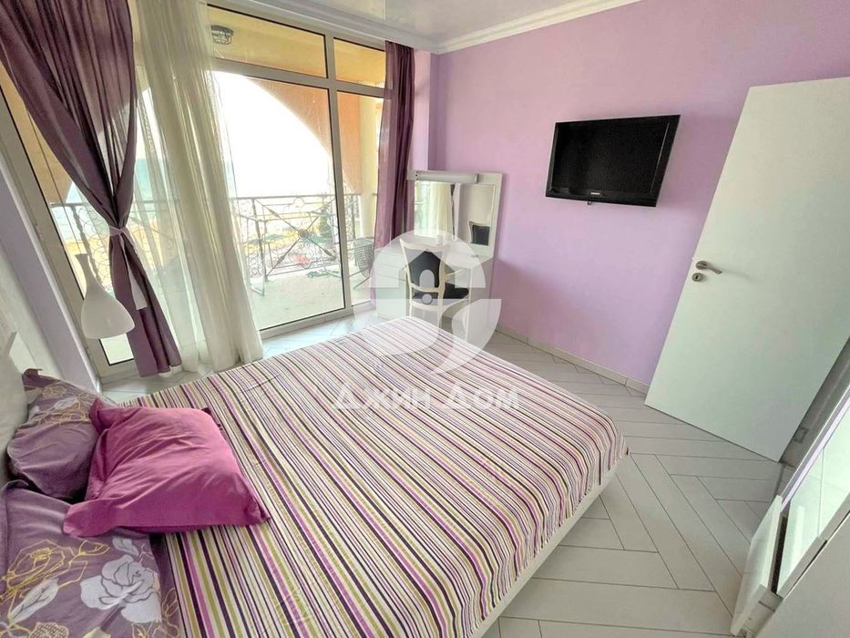 Просторен тристаен апартамент с ПАНОРАМА МОРЕ в Атриум Бийч, Елените