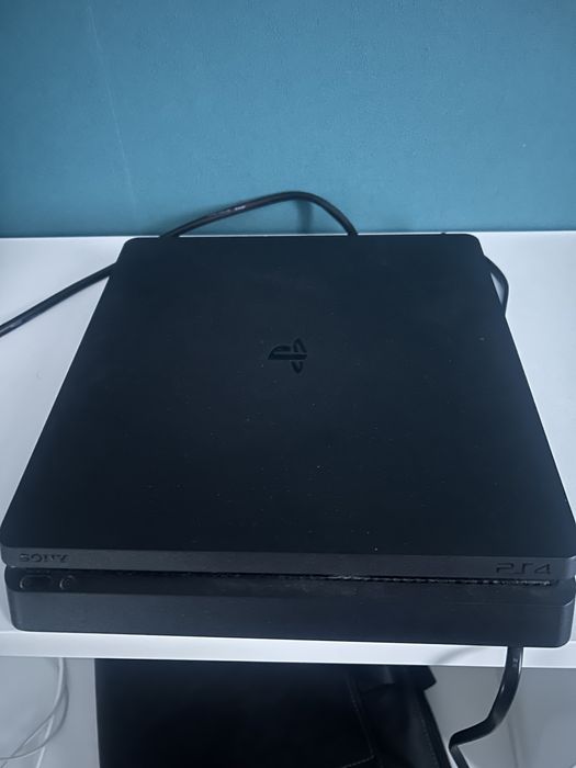 Play Station 4 slim