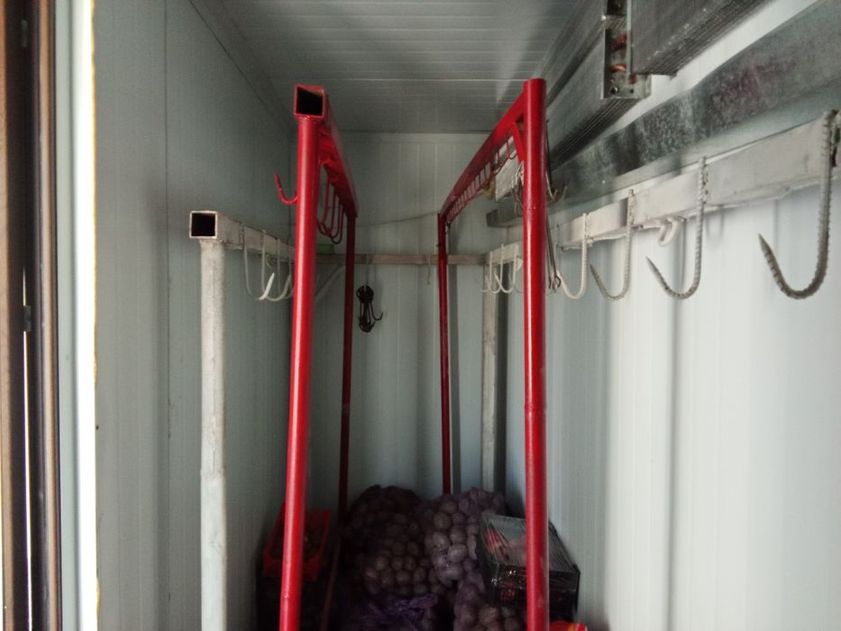 Kossobhona holodilnik balandligi 2.45. Eni 1.30.  Uzunligi 4.50 minusa