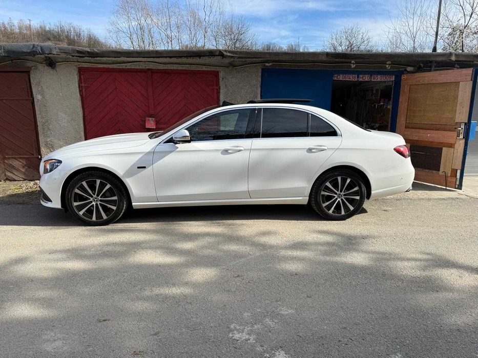Mercedes Benz E 300 4 Matic 9 G-Tronic