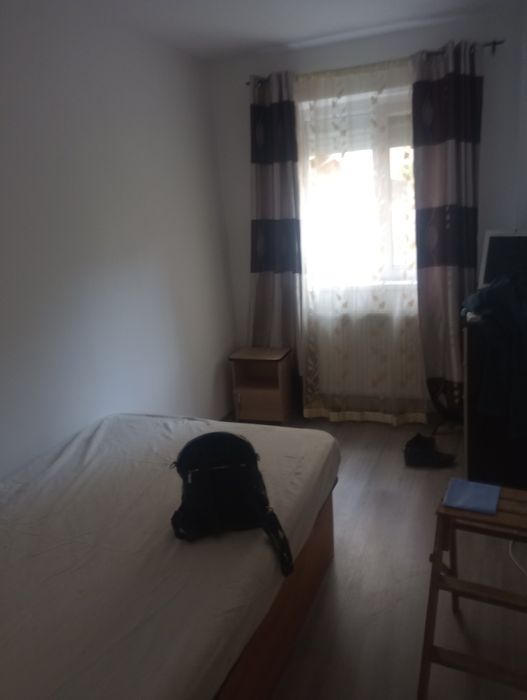 Închiriez apartament cu 3 camere