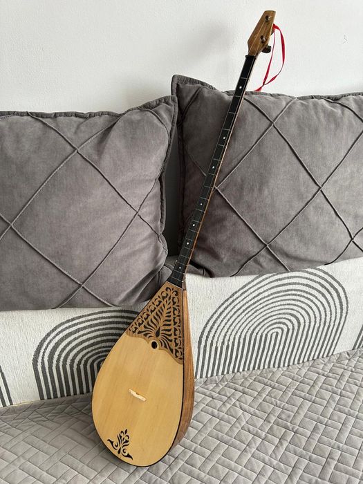 Продам домбру почи новая